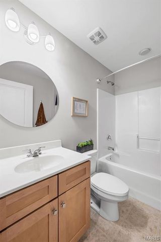 2122 Franz Park Lane, St Louis, MO 63139