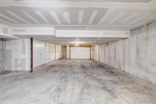 2122 Franz Park Lane, St Louis, MO 63139