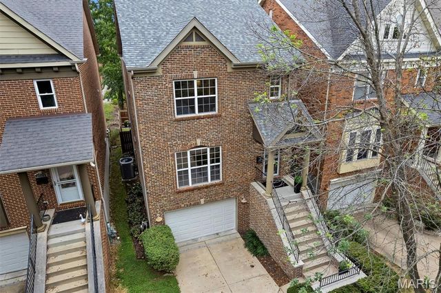 2122 Franz Park Lane, St Louis, MO 63139