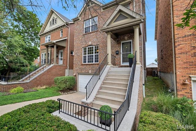 2122 Franz Park Lane, St Louis, MO 63139