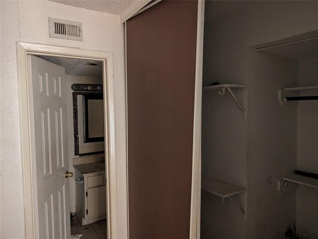 13002 Leader 906, Houston, TX 77072