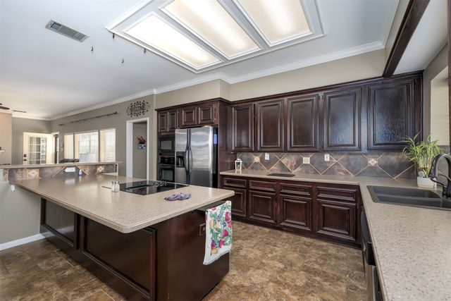 8525 Castle Creek Road, North Richland Hills, TX 76182