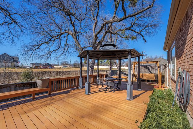 8525 Castle Creek Road, North Richland Hills, TX 76182