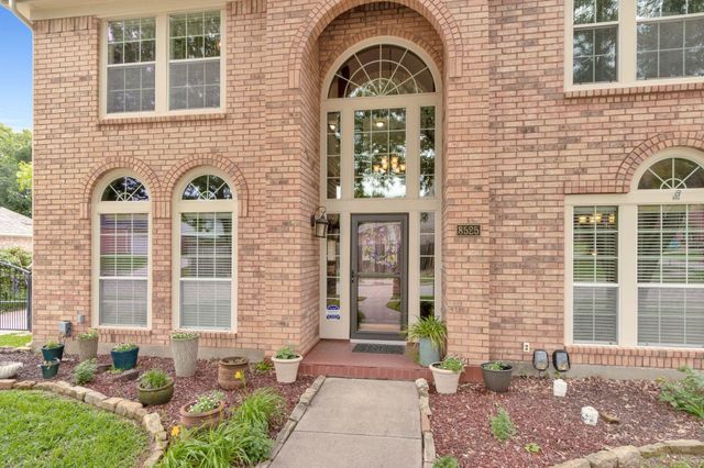 8525 Castle Creek Road, North Richland Hills, TX 76182