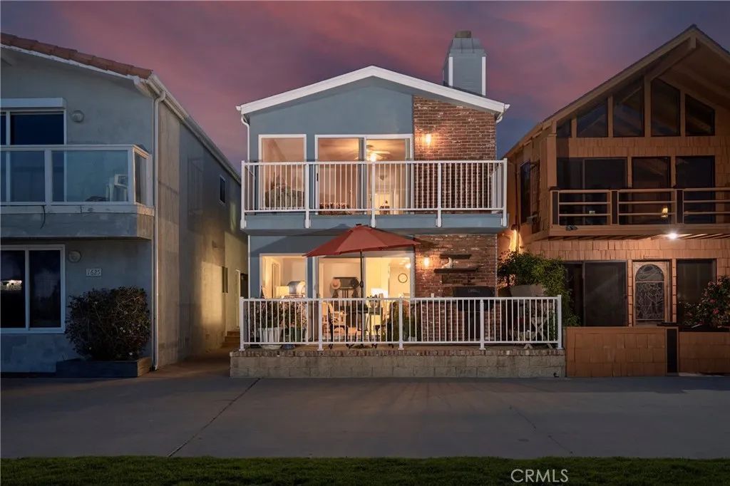 1627 Seal Way, Seal Beach, CA 90740