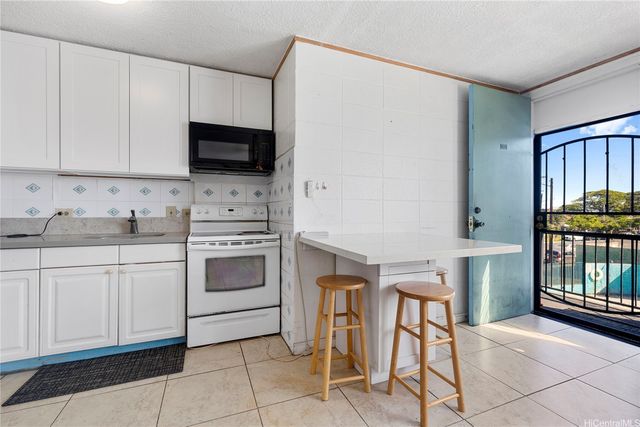 94-099 Waipahu Street A202, Waipahu, HI 96797