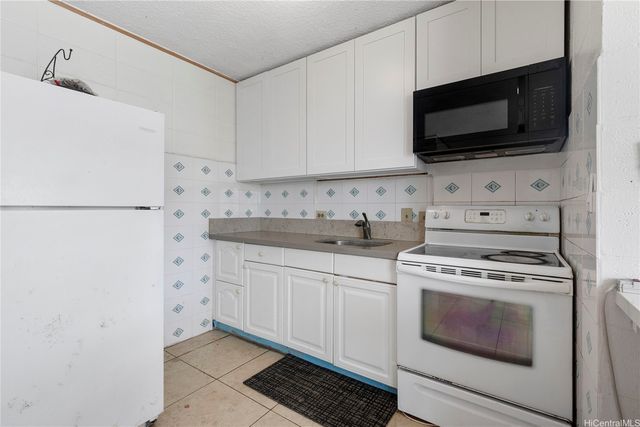 94-099 Waipahu Street A202, Waipahu, HI 96797