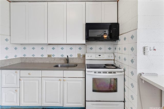 94-099 Waipahu Street A202, Waipahu, HI 96797