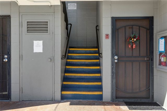 94-099 Waipahu Street A202, Waipahu, HI 96797