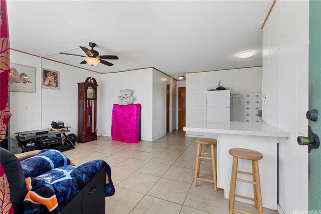 94-099 Waipahu Street A202, Waipahu, HI 96797