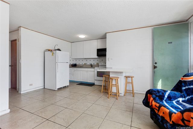 94-099 Waipahu Street A202, Waipahu, HI 96797