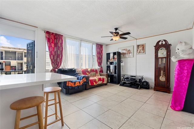 94-099 Waipahu Street A202, Waipahu, HI 96797