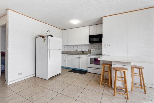 94-099 Waipahu Street A202, Waipahu, HI 96797