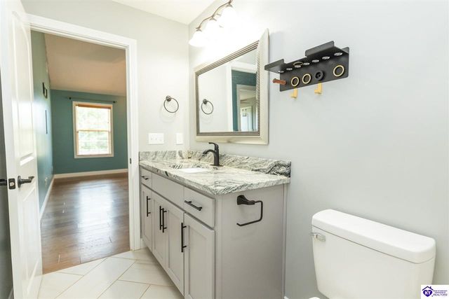 179 Twin Lakes Drive, Vine Grove, KY 40175
