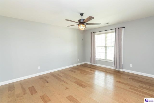 179 Twin Lakes Drive, Vine Grove, KY 40175