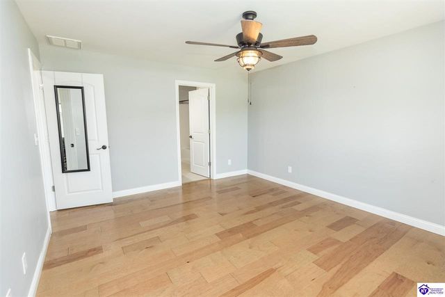 179 Twin Lakes Drive, Vine Grove, KY 40175