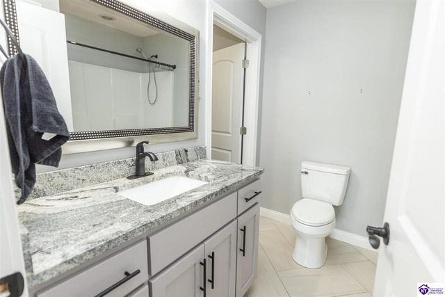 179 Twin Lakes Drive, Vine Grove, KY 40175