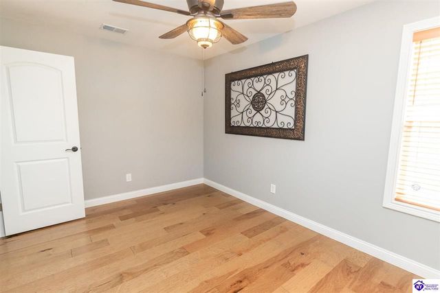 179 Twin Lakes Drive, Vine Grove, KY 40175