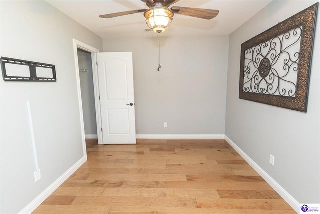 179 Twin Lakes Drive, Vine Grove, KY 40175