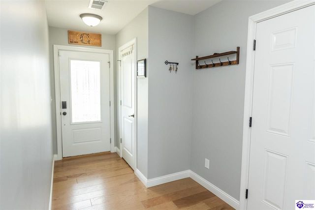 179 Twin Lakes Drive, Vine Grove, KY 40175