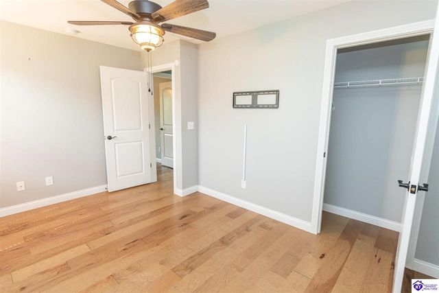 179 Twin Lakes Drive, Vine Grove, KY 40175