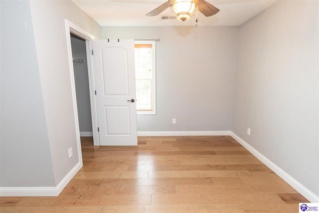 179 Twin Lakes Drive, Vine Grove, KY 40175