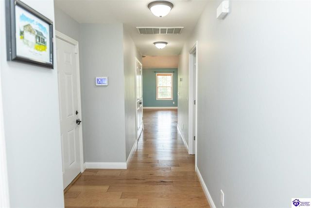 179 Twin Lakes Drive, Vine Grove, KY 40175
