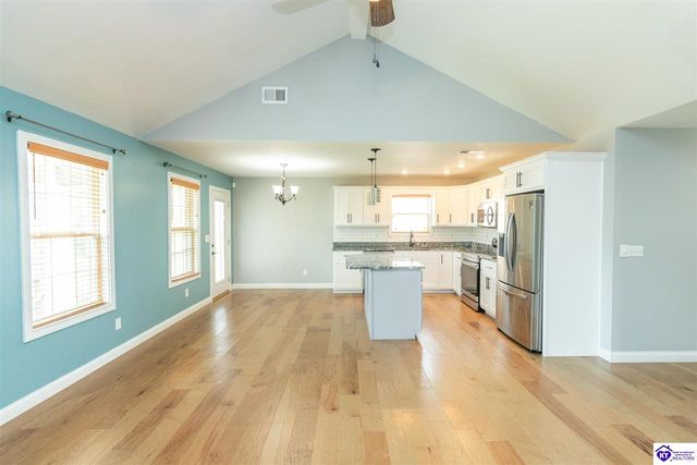 179 Twin Lakes Drive, Vine Grove, KY 40175