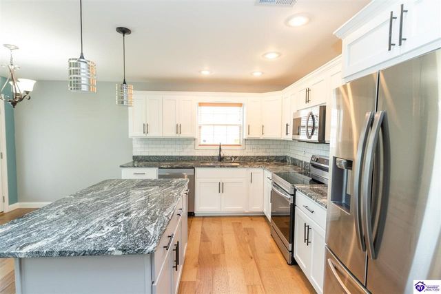 179 Twin Lakes Drive, Vine Grove, KY 40175
