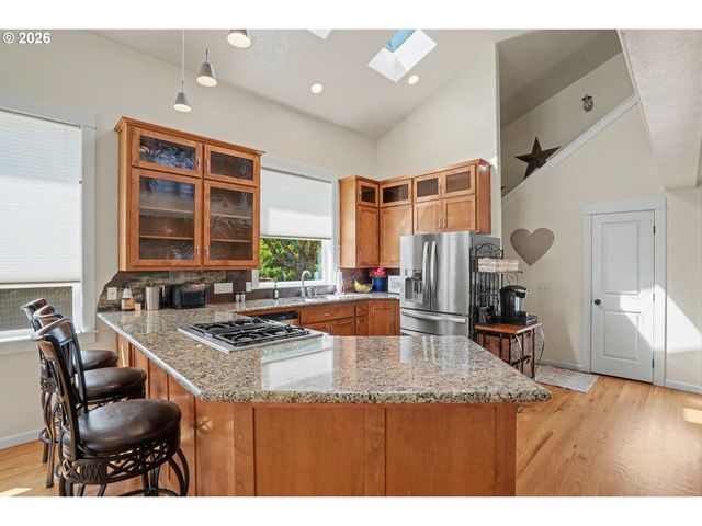 1685 HILLCREST Ct Nw, Salem, OR 97304