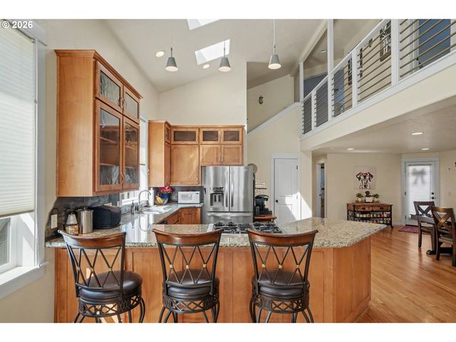 1685 HILLCREST Ct Nw, Salem, OR 97304