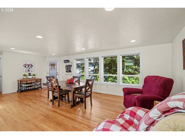 1685 HILLCREST Ct Nw, Salem, OR 97304