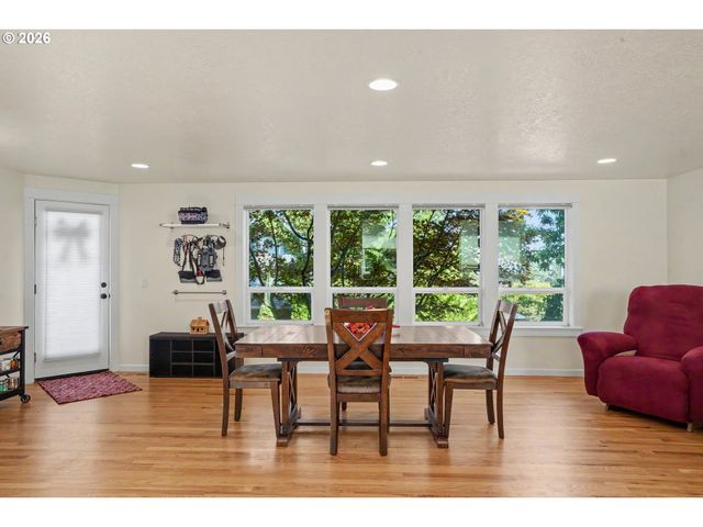1685 HILLCREST Ct Nw, Salem, OR 97304