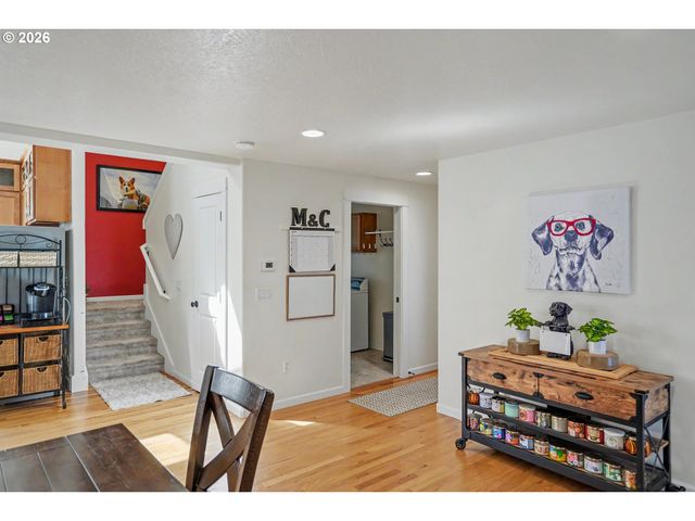 1685 HILLCREST Ct Nw, Salem, OR 97304
