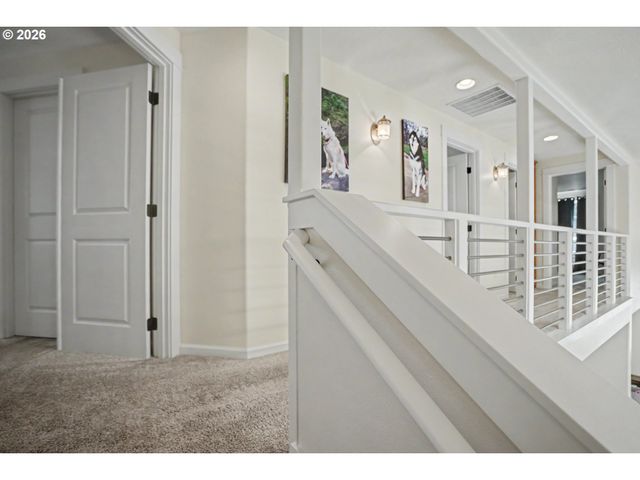 1685 HILLCREST Ct Nw, Salem, OR 97304