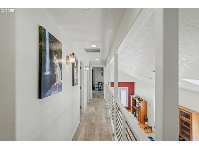 1685 HILLCREST Ct Nw, Salem, OR 97304