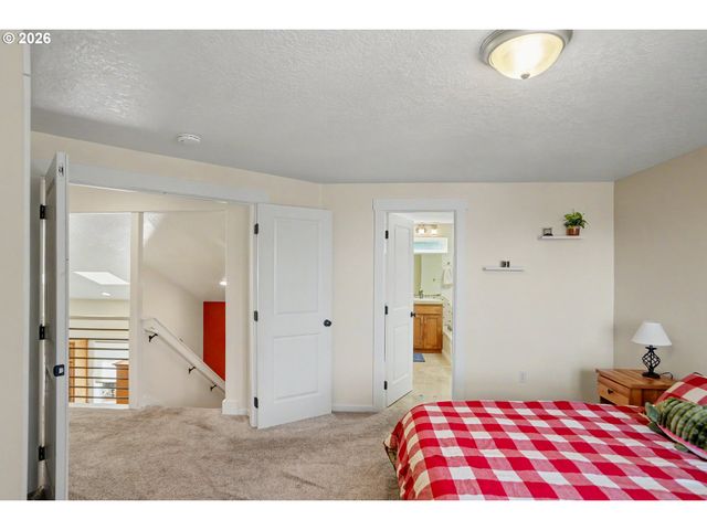 1685 HILLCREST Ct Nw, Salem, OR 97304