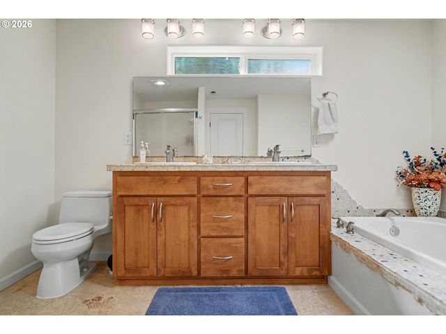 1685 HILLCREST Ct Nw, Salem, OR 97304