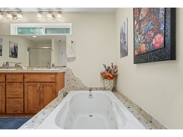 1685 HILLCREST Ct Nw, Salem, OR 97304