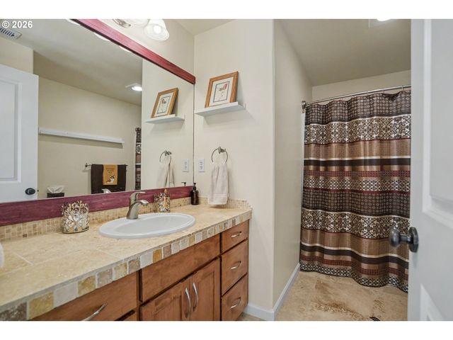 1685 HILLCREST Ct Nw, Salem, OR 97304