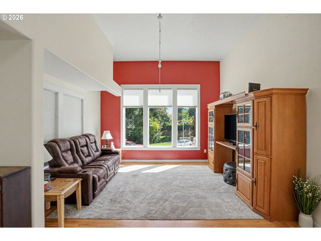 1685 HILLCREST Ct Nw, Salem, OR 97304