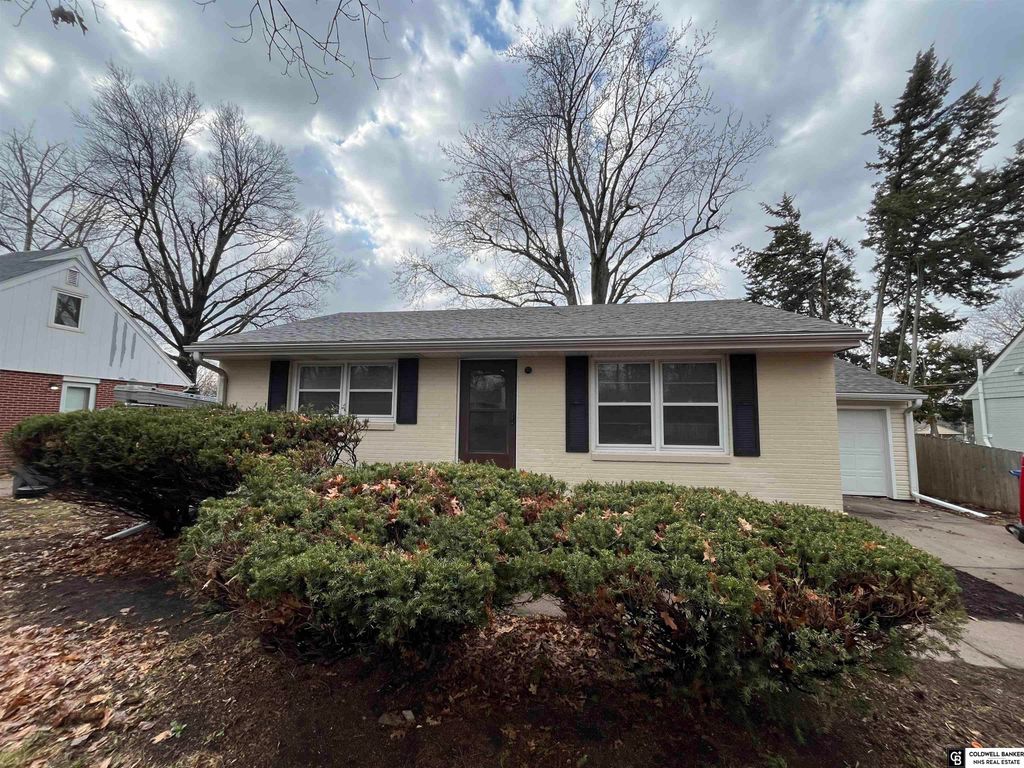 2419 Kessler Boulevard, Lincoln, NE 68502