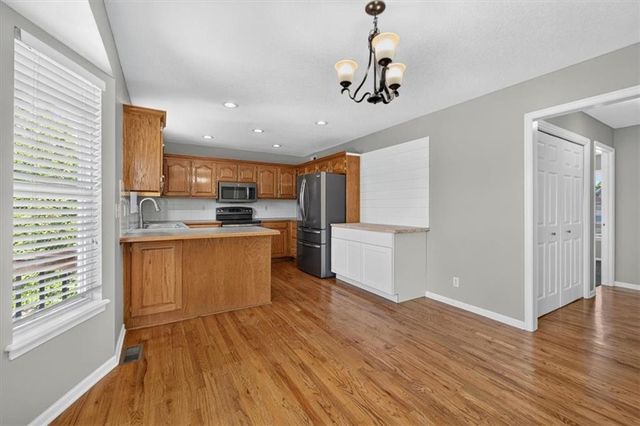 1109 White Oak Court, Raymore, MO 64083