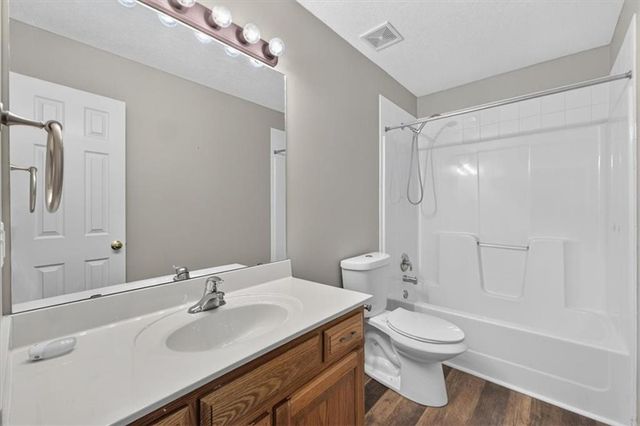 1109 White Oak Court, Raymore, MO 64083