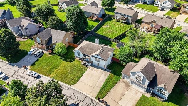 1109 White Oak Court, Raymore, MO 64083