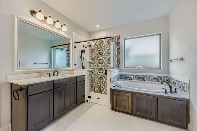 637 Summer Grove Drive, Midlothian, TX 76065