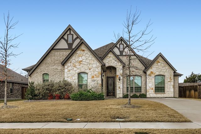 637 Summer Grove Drive, Midlothian, TX 76065
