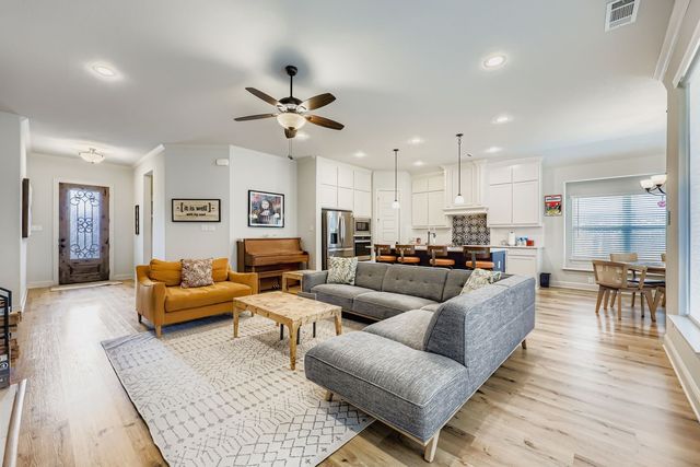 637 Summer Grove Drive, Midlothian, TX 76065