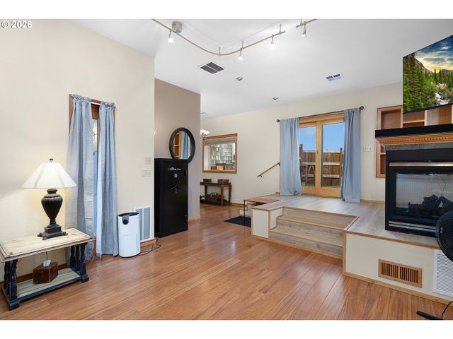 605 DEERWOOD Ct, Winston, OR 97496