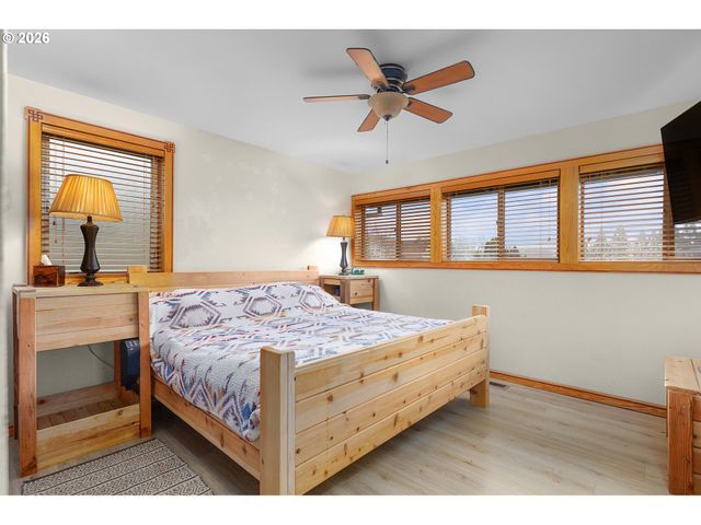 605 DEERWOOD Ct, Winston, OR 97496